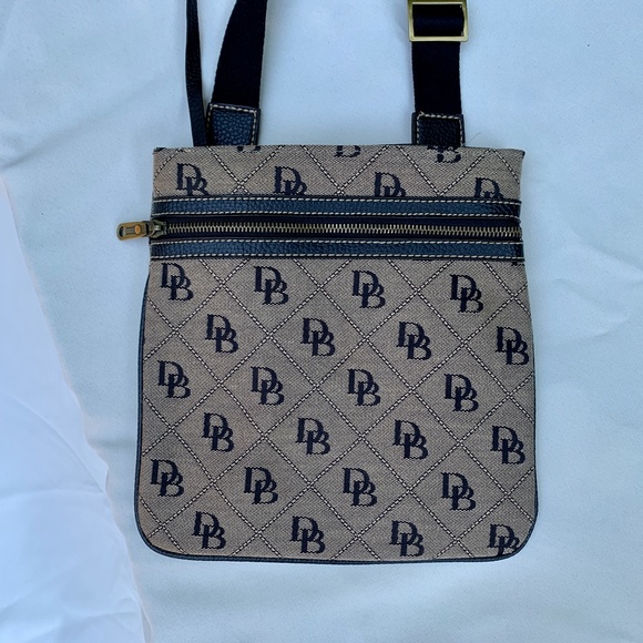 Dooney & Bourke Quilt Crossbody Shoulder Bag - Picture 4 of 16